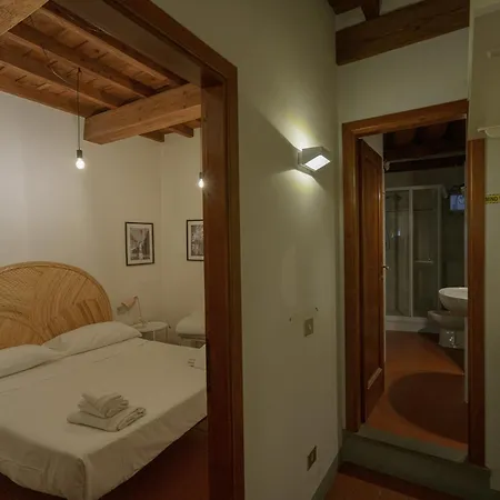 Traditional Florentine 1BR apartment close to Piazza Santa Croce-2